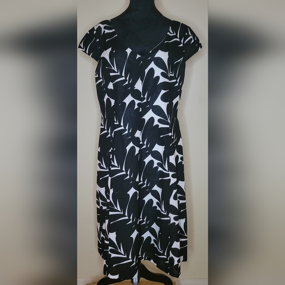 Anne Klein Black and White Leaf Print Maxi Dress